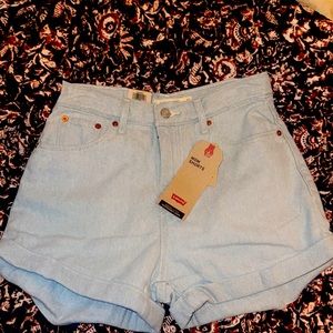 NWT Levi’s High Waisted Mom Shorts